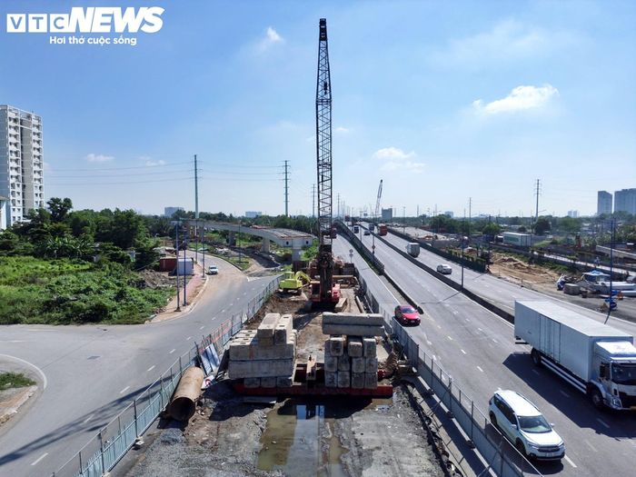 Dự án gồm hai cấu phần chính, trong đó phần xây lắp có tổng mức đầu tư 1.826 tỷ đồng và phần bồi thường, giải phóng mặt bằng, tái định cư hơn 1.623 tỷ đồng.