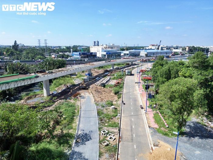 UBND TP.HCM giao Sở Nông nghiệp và Môi trường chịu trách nhiệm về cơ sở pháp lý, tính chính xác và đầy đủ của hồ sơ thẩm định, đồng thời chủ trì theo dõi, đôn đốc các đơn vị liên quan triển khai thực hiện, bảo đảm hoàn thành dự án theo tiến độ mới và không tiếp tục đề xuất gia hạn.