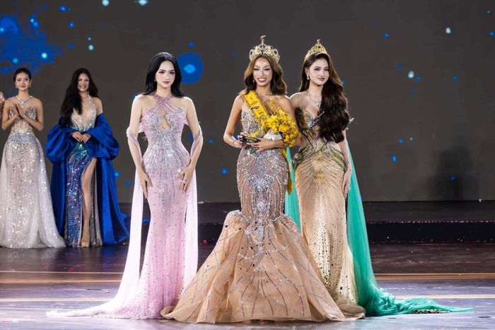 Thông tin này nhanh chóng thu hút sự chú ý lớn từ cộng đồng yêu sắc đẹp sau thành tích Á hậu 2 đầy ấn tượng của Hương Giang tại Thái Lan hồi tháng 5 vừa qua.
