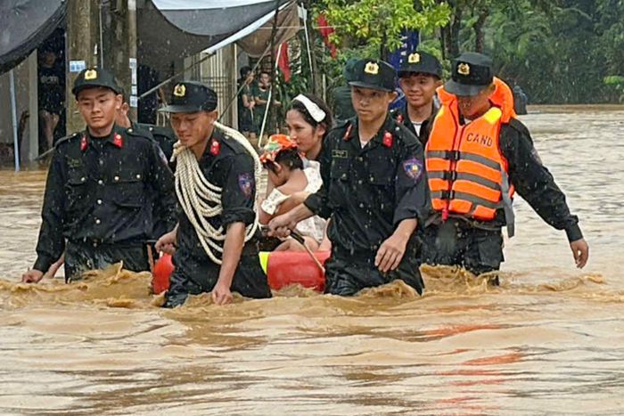 Đợt cứu hộ được triển khai ngay sau khi mưa lớn gây ngập, góp phần bảo đảm giao thông, khắc phục ô nhiễm môi trường và giúp người dân sớm trở lại sinh hoạt bình thường.