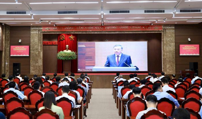 Quang cảnh hội nghị tại điểm cầu Thành ủy Hà Nội. Ảnh: Quang Thái