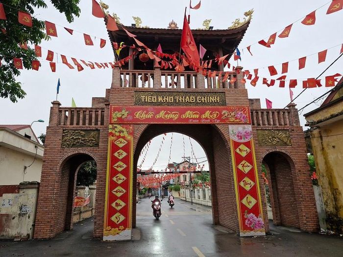 Một số cổng làng ở xã Phú Xuyên được xây dựng hoành tráng, trang trí đẹp, tạo dấu ấn nổi bật trong công cuộc đổi mới. Ảnh: PV