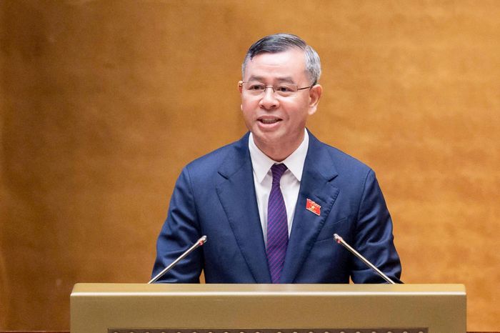 Bộ trưởng Bộ Tài chính Ngô Văn Tuấn trình bày tờ trình. Ảnh: media.quochoi.vn