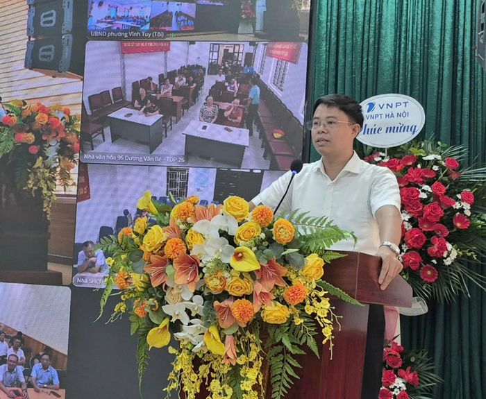Trưởng Phòng Văn hóa Xã hội phường Vĩnh Tuy Lưu Xuân Trịch triển khai Kế hoạch của UBND phường. Ảnh: Linh Chi