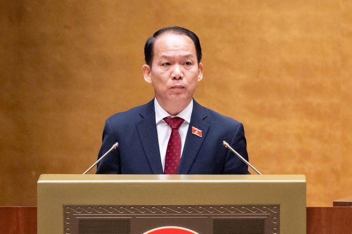 Bộ trưởng Bộ Tư pháp Hoàng Thanh Tùng trình bày tờ trình tại kỳ họp. Ảnh: media.quochoi.vn