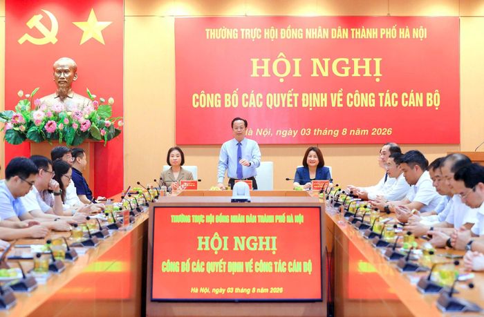Phó Chủ tịch Thường trực HĐND thành phố Hà Nội Trần Thế Cương phát biểu tại hội nghị. Ảnh: MH