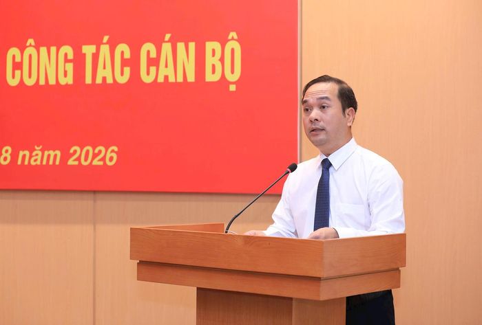 Tân Phó Chánh Văn phòng Đoàn đại biểu Quốc hội và HĐND thành phố Hà Nội Nguyễn Duy Cương phát biểu nhận nhiệm vụ. Ảnh: MH