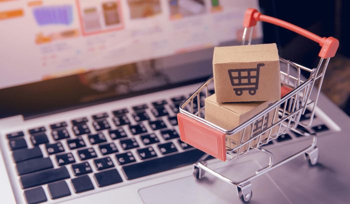 Người mua hàng miễn thuế không phải xuất trình giấy tờ nếu thông tin đã được kết nối với Cơ sở dữ liệu quốc gia về dân cư từ ngày 21-8-2026. Ảnh minh họa