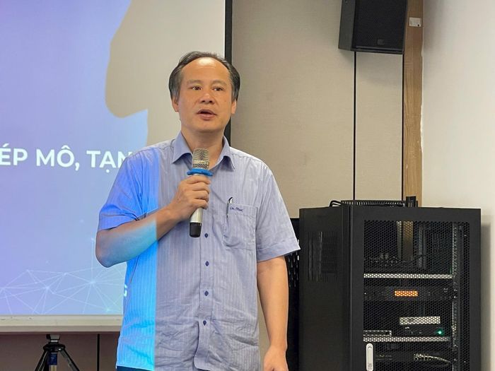 TS Nguyễn Hoàng Phúc, Phó Giám đốc Trung tâm Điều phối ghép tạng quốc gia chia sẻ tại hội nghị. Ảnh: PV