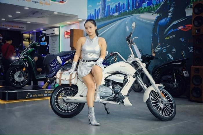 Xenon Vintage 125 gây ấn tượng với ngôn ngữ thiết kế đậm chất hoài cổ.