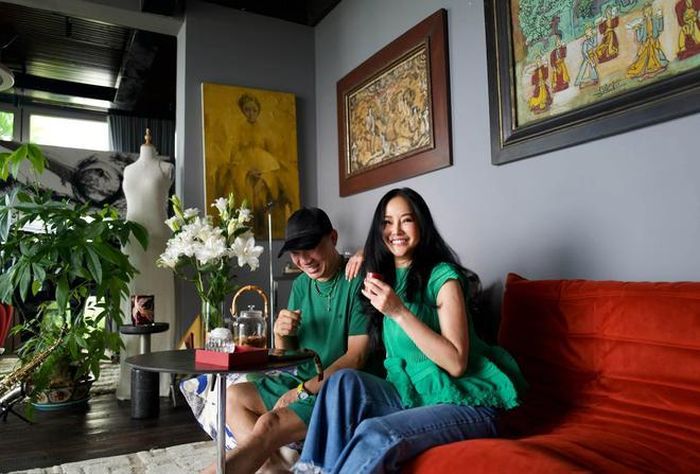 Ca sĩ Quang Linh trong căn hộ penthouse của "Bống" Hồng Nhung.