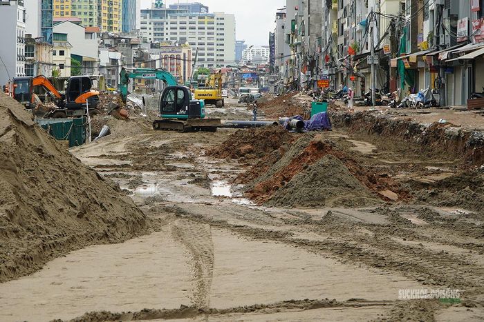Phần đường đang mở rộng. Ảnh: T.Anh