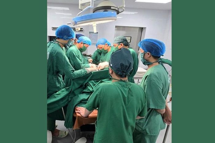 Bệnh nhân được chỉ định phẫu thuật cấp cứu ngay tại Bệnh viện Đa khoa Mỹ Đức. Ảnh: BVCC.