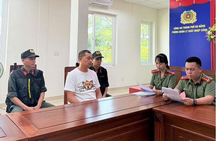 Đối tượng Lei Lei tại cơ quan Công an. Ảnh: Công an TP Đà Nẵng