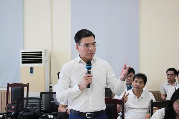 Cục trưởng Cục Quản lý Khám, chữa bệnh Hà Anh Đức chia sẻ tại buổi làm việc. Ảnh: Mimosa.