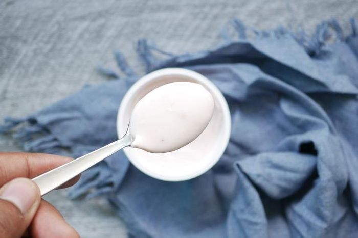 Nhiều nghiên cứu cho thấy tiêu thụ ít nhất 2 cốc sữa chua/tuần giúp cải thiện rõ rệt chức năng hàng rào ruột. Ảnh: Towfiqu barbhuiya/Pexels