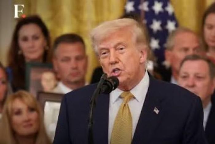 Theo ông Trump, khi một doanh nghiệp đạt mức lợi nhuận cao gấp nhiều lần so với năm trước, doanh nghiệp nên chia sẻ một phần thành quả đó bằng cách giảm giá bán lẻ thay vì giữ toàn bộ lợi nhuận.