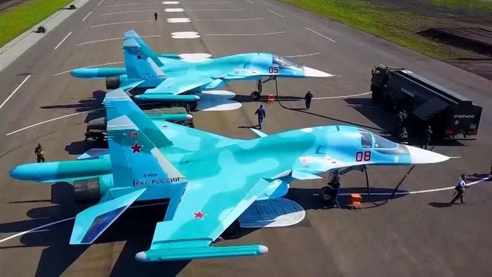 Hành vi này không điển hình đối với các máy bay ném bom tiền tuyến trong thời gian gần đây. Thông thường chúng thả bom dẫn đường hiện đại và bom trang bị module cánh lượn UMPK từ khoảng cách 40 - 45 km, ngoài tầm phòng không của đối phương.