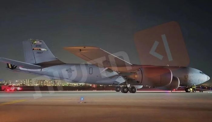 Theo nhận định này, không quân Mỹ đã tháo cánh đuôi đứng của chiếc KC-135 số hiệu 63-8002 để lắp cho chiếc 63-8017, giúp máy bay có thể rời Israel và bay về Mỹ.