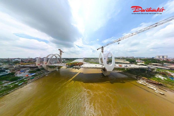 Cầu Đuống mới thuộc Dự án Nâng cấp tuyến vận tải thủy sông Đuống được khởi công vào tháng 7/2023, có tổng mức đầu tư 1.848 tỷ đồng.