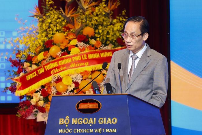 Bộ trưởng Ngoại giao Lê Hoài Trung phát biểu tại phiên họp. Ảnh: Hải Nguyễn