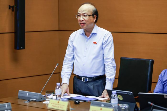Chủ nhiệm Ủy ban Pháp luật và Tư pháp Phan Chí Hiếu phát biểu tại Tổ (Ảnh: Quang Vinh)