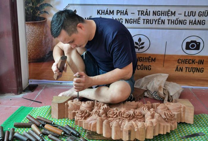 Nghệ nhân trình diễn tại lễ ra mắt.