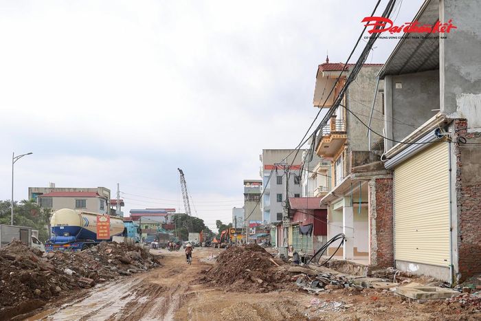Nhờ cách làm quyết liệt, chỉ sau 10 ngày cao điểm, địa phương đã cơ bản hoàn thành công tác giải phóng mặt bằng với việc tháo dỡ 96 công trình của 90 hộ dân và giải phóng 32 thửa đất. "Điểm nghẽn" kéo dài suốt 6 năm đã chính thức được tháo gỡ, tạo điều kiện để các đơn vị thi công triển khai đồng loạt những hạng mục còn lại.