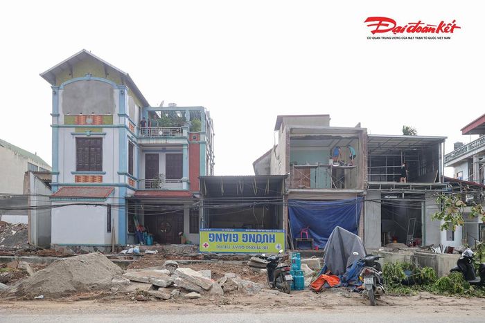 Tuy nhiên, suốt nhiều năm qua, tiến độ dự án bị ảnh hưởng bởi những khó khăn trong công tác giải phóng mặt bằng. Đây cũng là nội dung được Bí thư Thành ủy Hà Nội Trần Đức Thắng đặc biệt quan tâm khi kiểm tra thực địa dự án vào cuối tháng 6, yêu cầu các đơn vị tập trung tháo gỡ các vướng mắc để đẩy nhanh tiến độ.
