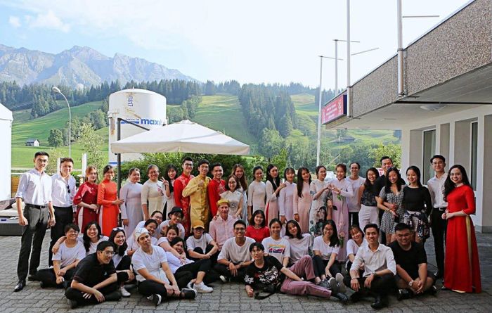 Linh có nhiều cơ hội phát triển sự nghiệp ở nước ngoài.