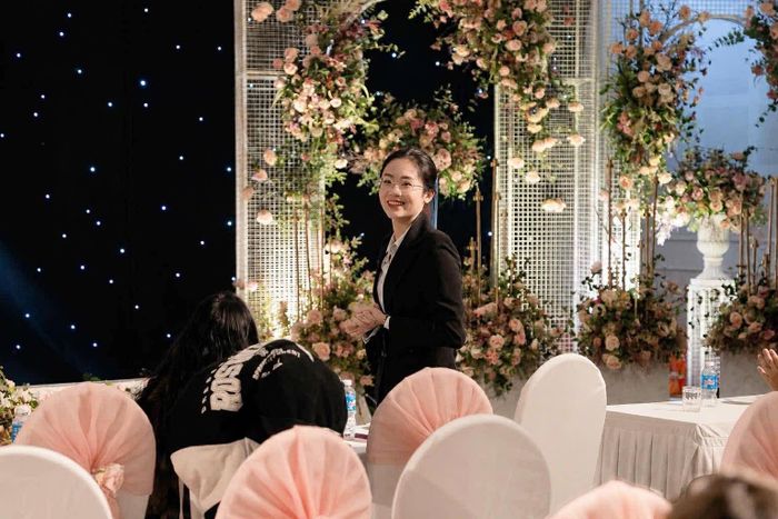 Linh không cho rằng về quê làm việc là bước lùi sự nghiệp.