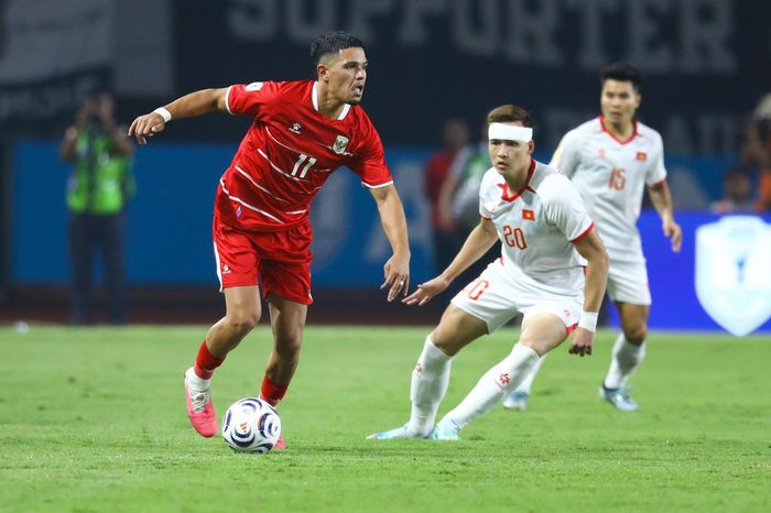  Đây là trận đầu tiên ở ASEAN Cup này, Việt Anh được đá chính khi người đồng đội Đoàn Văn Hậu xuất phát trên ghế dự bị. 