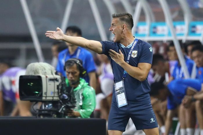 HLV John Herdman thừa nhận Indonesia thua Việt Nam trong cuộc đấu chiến thuật trên sân Pakansari.