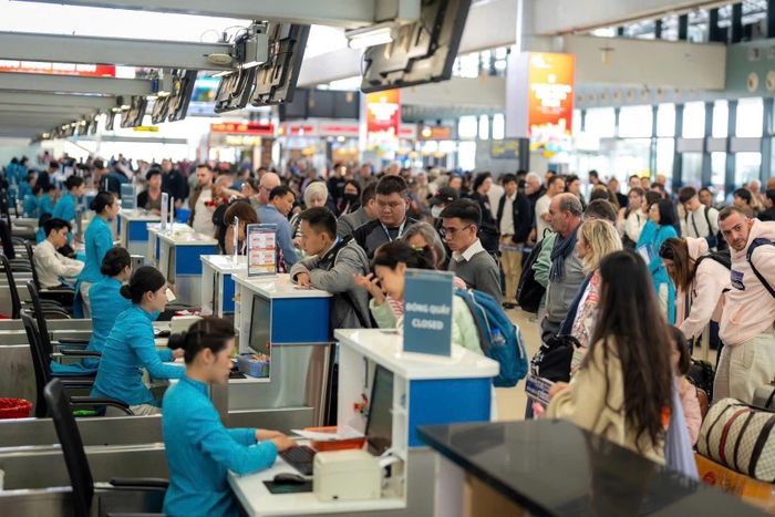 Hành khách làm thủ tục check-in tại sân bay Nội Bài. Ảnh: Cảng hàng không quốc tế Nội Bài.