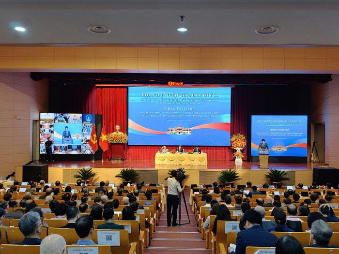 Phiên toàn thể Ngoại giao phục vụ phát triển đất nước trong giai đoạn mới. Ảnh: Nguyễn Bình.