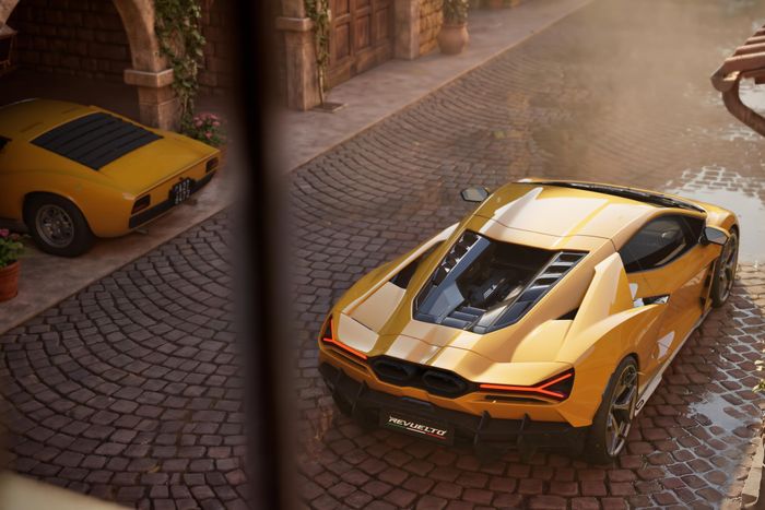  Lamborghini Revuelto Miura 60 Homage sẽ chính thức được giới thiệu tại sự kiện Monterey Car Week 2026 với số lượng giới hạn 99 chiếc. Tại Việt Nam, siêu xe plug-in hybrid này có giá khởi điểm từ 44 tỷ đồng. 