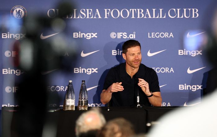 Xabi Alonso có trong tay nhiều tài năng, nhưng đội hình quá đông và thiếu thứ bậc rõ ràng.