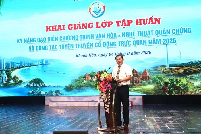 Ông Nguyễn Văn Việt, Giám đốc Trung tâm Văn hóa tỉnh Khánh Hòa phát biểu