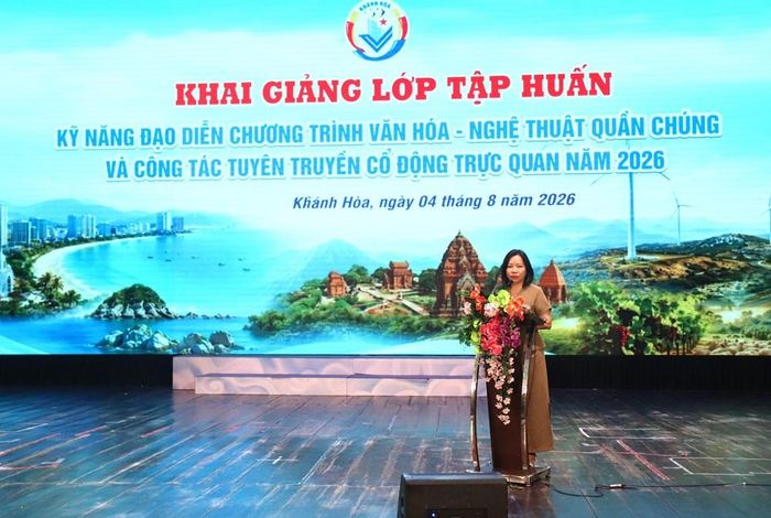 Bà Thái Thị Lệ Hằng, Giám đốc Sở VHTTDL tỉnh Khánh Hòa phát biểu chỉ đạo