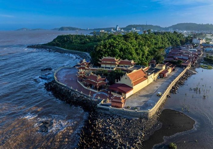 Toàn cảnh đền Bà Đế. Ảnh Đức Nghĩa