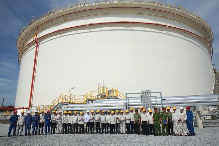 Toàn cảnh khu vực bể chứa dầu thô mới thuộc Nhà máy Lọc dầu Dung Quất