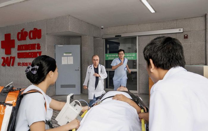 Thuyền viên người Nga được đưa về Bệnh viện FV Thành phố Hồ Chí Minh điều trị. Ảnh: TTXVN phát