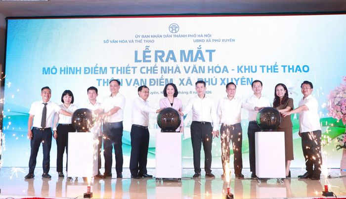  Nghi thức bấm nút công bố vận hành thí điểm mô hình tổ chức hoạt động tại Nhà văn hóa - Khu thể thao thôn Vạn Điểm 
