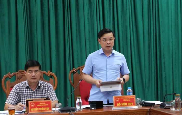Ủy viên dự khuyết Trung ương Đảng, Phó Bí thư Tỉnh ủy, Chủ tịch UBND tỉnh Đỗ Hữu Huy phát biểu tại cuộc họp