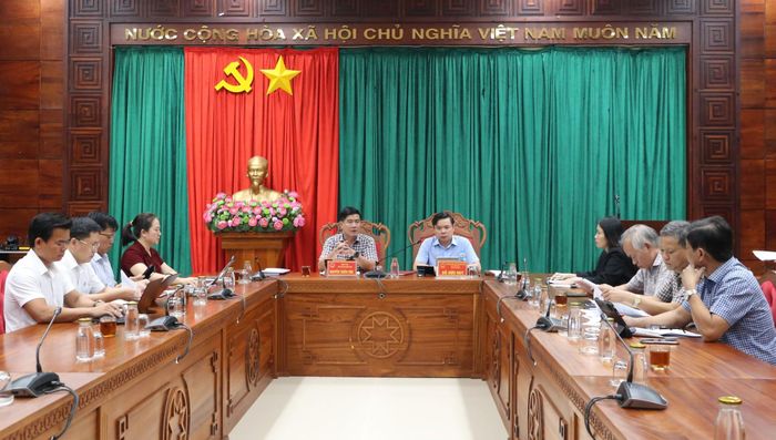 Quang cảnh cuộc họp.