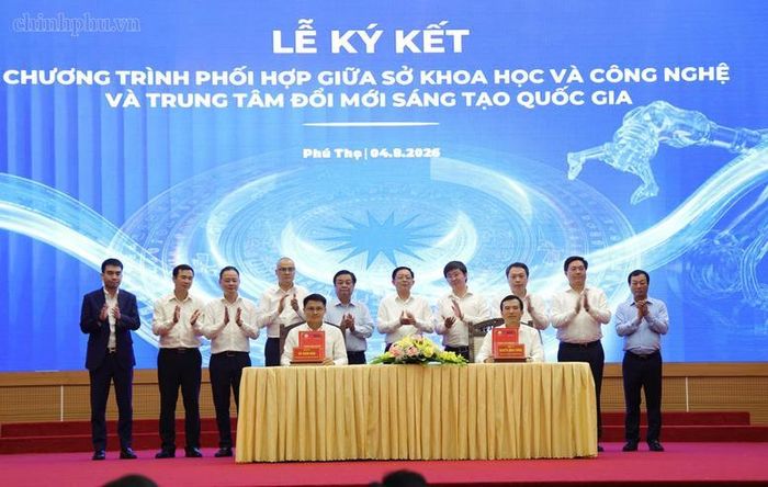 Phó Thủ tướng Hồ Quốc Dũng và các đại biểu chứng kiến ký kết chương trình phối hợp giữa Sở KH&amp;CN tỉnh Phú Thọ và Trung tâm Đổi mới sáng tạo Quốc gia - Ảnh: VGP/Gia Huy