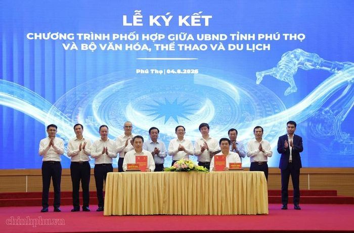 Phó Thủ tướng Hồ Quốc Dũng và các đại biểu chứng kiến ký kết chương trình phối hợp giữa UBND tỉnh Phú Thọ và Bộ Văn hóa, Thể thao và Du lịch - Ảnh: VGP/Gia Huy