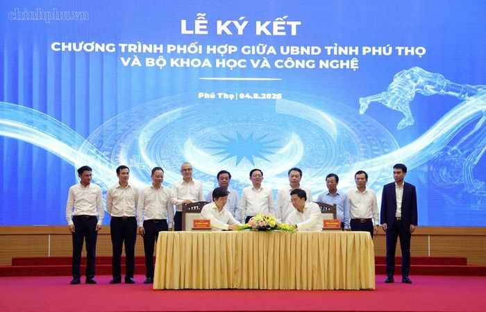 Phó Thủ tướng Hồ Quốc Dũng và các đại biểu chứng kiến ký kết chương trình phối hợp giữa UBND tỉnh Phú Thọ và Bộ Khoa học và Công nghệ - Ảnh: VGP/Gia Huy