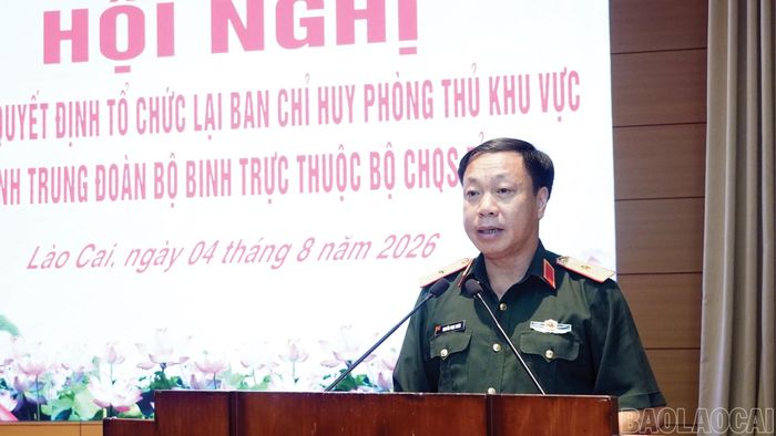 Thiếu tướng Nguyễn Ngọc Ngân, Phó Chủ nhiệm Chính trị Quân khu 2 đánh giá cao thành tích, sự nỗ lực vượt khó của cán bộ, chiến sĩ lực lượng vũ trang tỉnh Lào Cai. Ảnh Báo Lào Cai