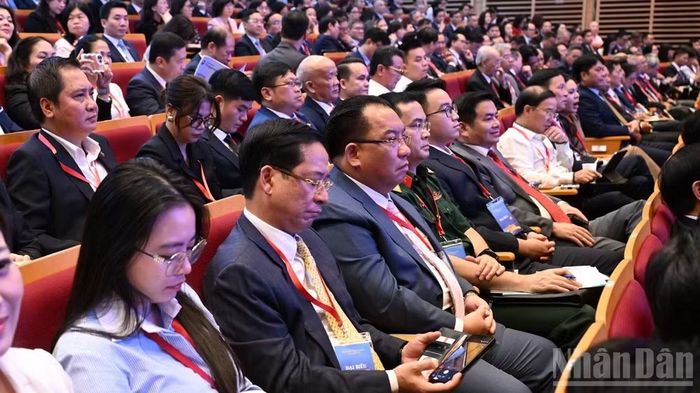 Các đại biểu, cộng đồng doanh nghiệp tham dự Phiên toàn thể. (Ảnh: TRẦN HẢI)